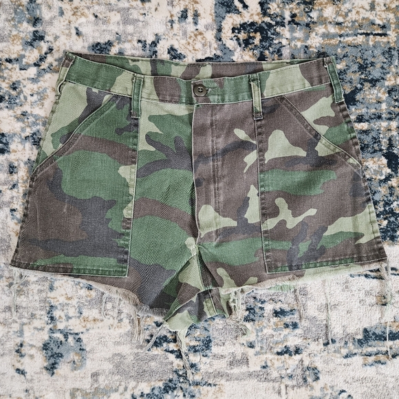 U.S. Army Pants - Army Fatigue Cut Off Shorts Green Camo Post Apocalyptic Wasteland Weekend